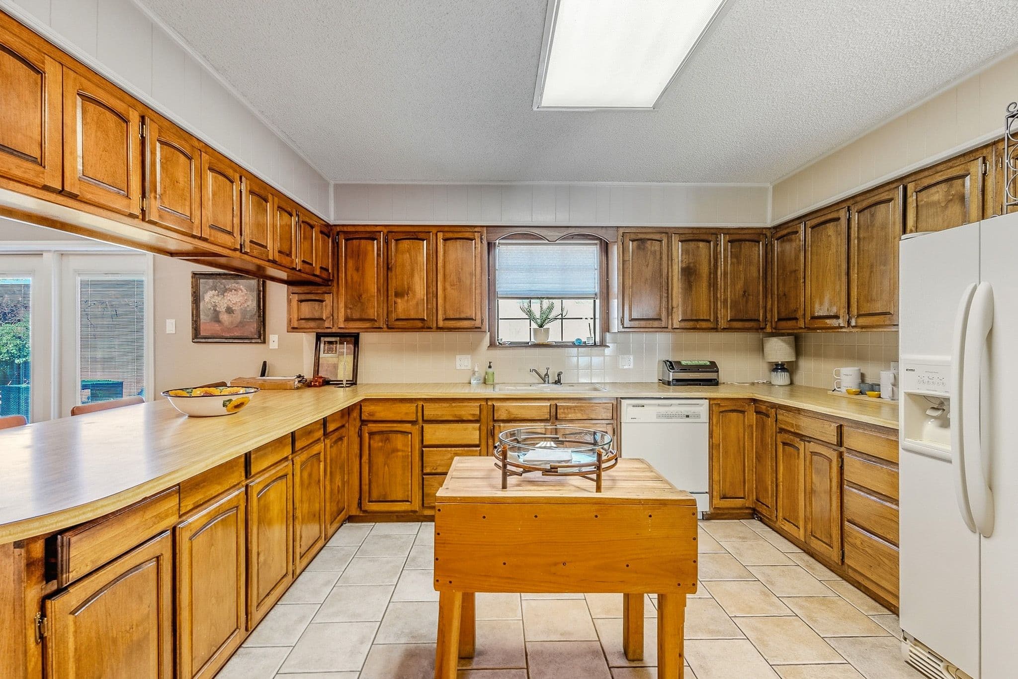 Kitchen detail in a Muleshoe, TX listing highlighting cabinetry finish and counter layout.